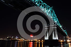 375aniversario. puente. puente panorámico vistoso silueta de acuerdo a noche 